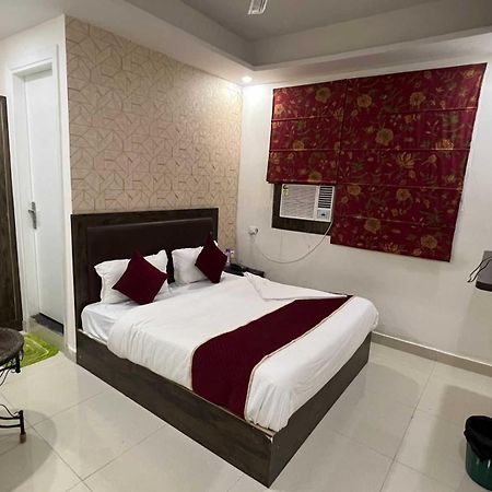Hotel O Alpha Stay New Delhi Bagian luar foto