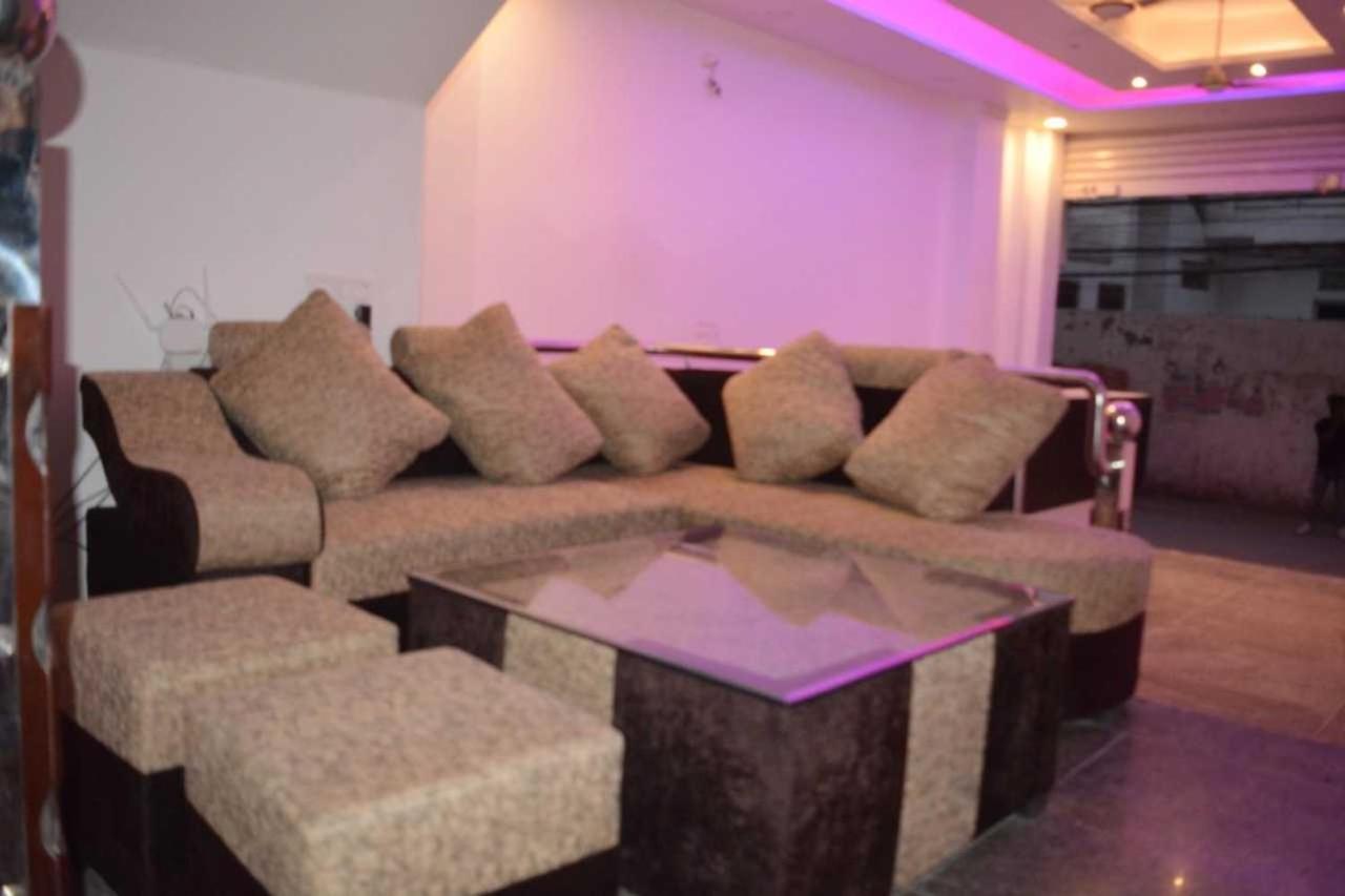 Hotel O Alpha Stay New Delhi Bagian luar foto