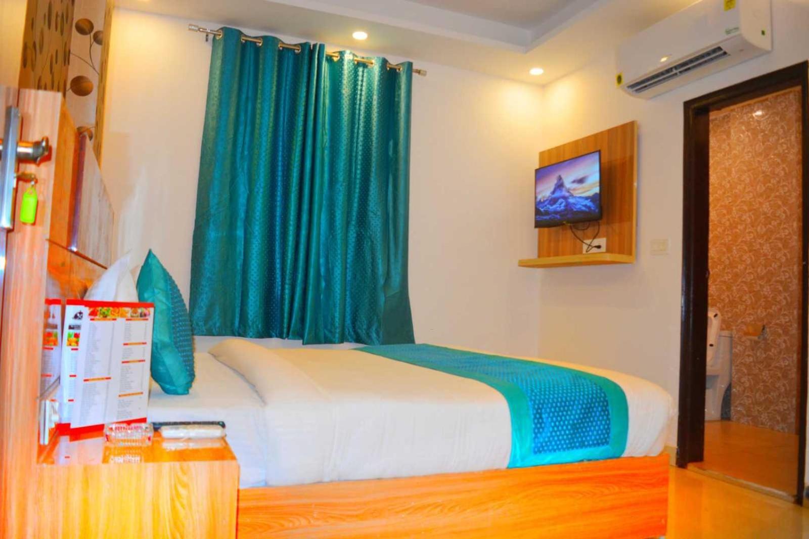 Hotel O Alpha Stay New Delhi Bagian luar foto