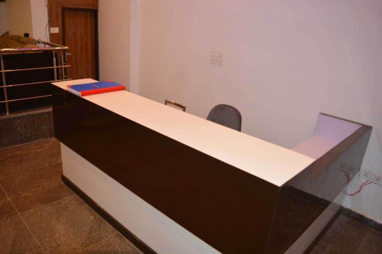 Hotel O Alpha Stay New Delhi Bagian luar foto
